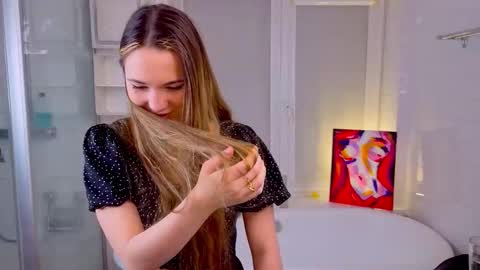 Emily online show from January 17, 5:44 pm