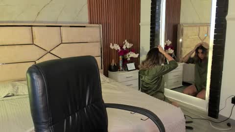 Emily Hendrix online show from February 23, 2:08 pm