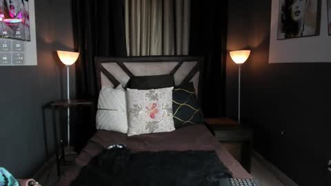 Emily Jhonson online show from September 17, 1:03 pm