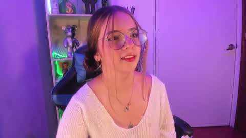 Snapshot of emilykarterr chatting on March 5, 4:02 pm VALEEEN online show from March 5, 4:02 pm