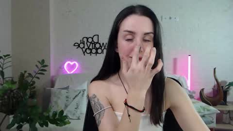 Snapshot of emilylayer chatting on March 4, 10:05 pm Emyli online show from March 4, 10:05 pm