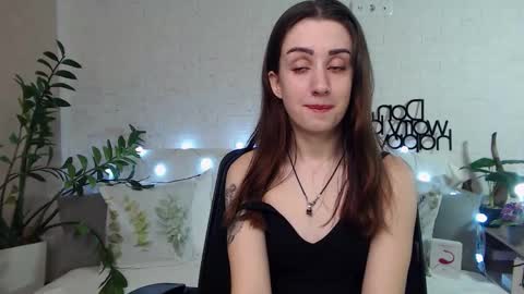 Snapshot of emilylayer chatting on February 4, 9:20 pm Emyli online show from February 4, 9:20 pm