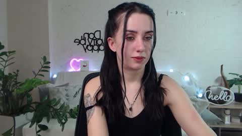 Snapshot of emilylayer chatting on February 22, 9:04 pm Emyli online show from February 22, 9:04 pm