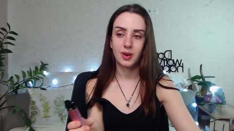 Snapshot of emilylayer chatting on February 5, 4:16 am Emyli online show from February 5, 4:16 am
