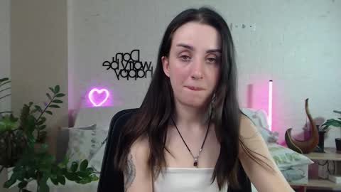 Snapshot of emilylayer chatting on March 5, 1:10 am Emyli online show from March 5, 1:10 am