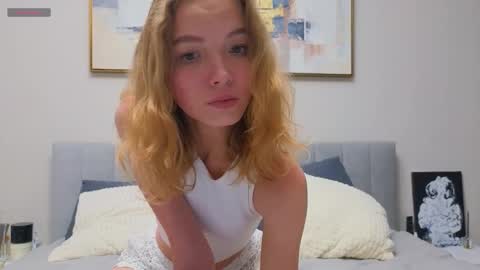 Snapshot of emilyluvo chatting on October 14, 11:30 pm Emily online show from October 14, 11:30 pm