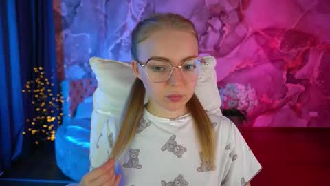 Snapshot of emilysunshines chatting on September 20, 12:52 pm  MY NAME IS Emily WELCOME EVERYONE I WILL BE HAPPY TO GIVE YOU WHAT YOU HAVE DREAMED OF FOR SO LONG online show from September 20, 12:52 pm