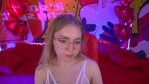Snapshot of emilysunshines chatting on February 18, 11:19 pm  MY NAME IS Emily WELCOME EVERYONE I WILL BE HAPPY TO GIVE YOU WHAT YOU HAVE DREAMED OF FOR SO LONG online show from February 18, 11:19 pm