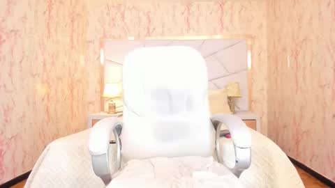 Emily  2200 - 600GMT-5 online show from February 11, 9:29 pm