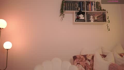 IG thickemmsss online show from February 7, 8:20 pm