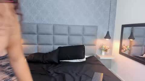 emilyy_r online show from November 24, 7:23 pm