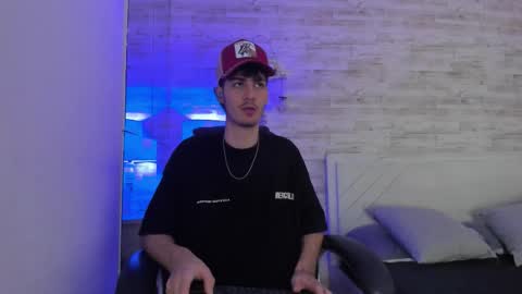 emir_ozan online show from January 17, 2:32 am