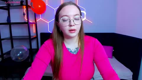 emma_adorablle online show from September 28, 1:58 am