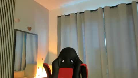 emma_and_aysha online show from July 5, 8:49 pm