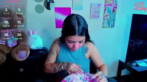emma_boo_ online show from July 1, 9:01 pm