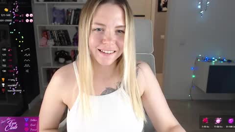 Snapshot of emma_bryan chatting on February 26, 8:36 pm Emma online show from February 26, 8:36 pm
