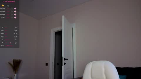 Emma online show from November 28, 1:24 am