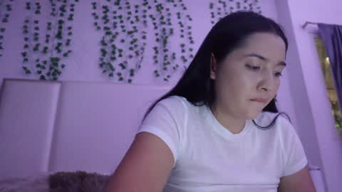 emma_johnson_ online show from January 13, 2:41 am