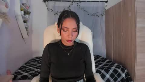 Emma online show from November 13, 8:22 pm