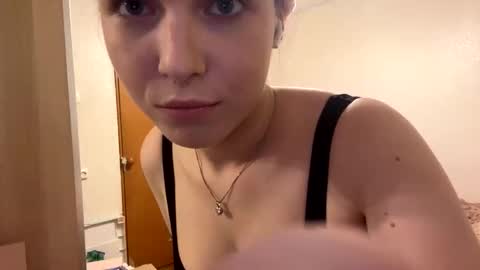 Snapshot of emma_loveyou chatting on December 14, 3:15 pm emma_loveyou online show from December 14, 3:15 pm
