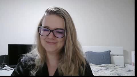 emma_misty_ online show from February 2, 7:21 pm