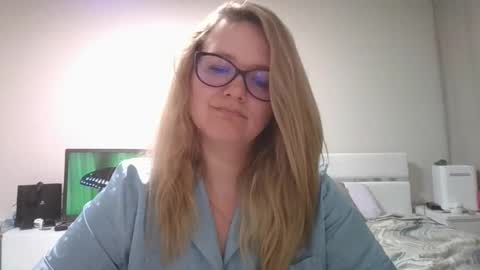 emma_misty_ online show from March 12, 9:29 pm