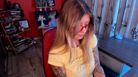 Snapshot of emmaa_hostt chatting on January 14, 2:19 am Ema .l. online show from January 14, 2:19 am