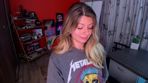 Snapshot of emmaa_hostt chatting on February 14, 1:23 am Ema .l. online show from February 14, 1:23 am