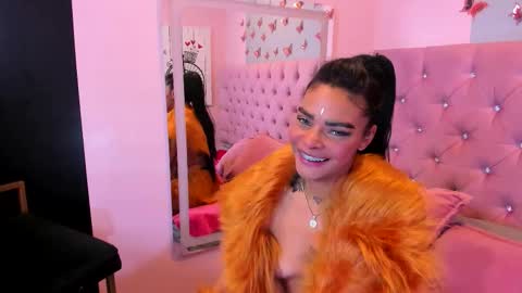 emmaebony_ online show from October 31, 10:26 am