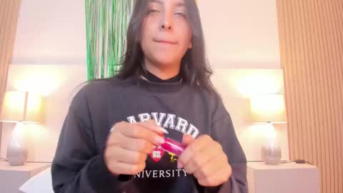 emmaespencer  online show from March 18, 11:27 am