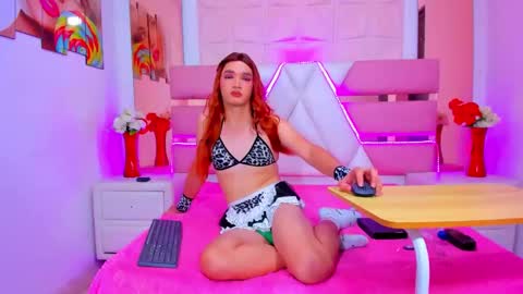 Emma Hilton online show from May 22, 3:41 pm