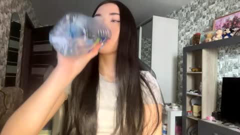 Emma online show from April 6, 12:17 pm