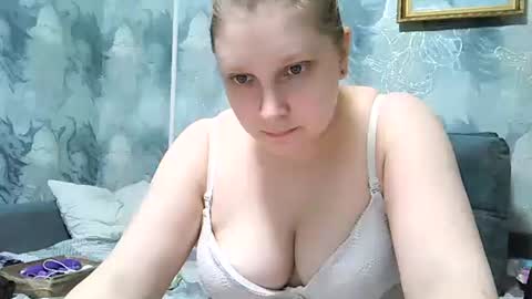 emmamelody online show from April 11, 3:49 pm