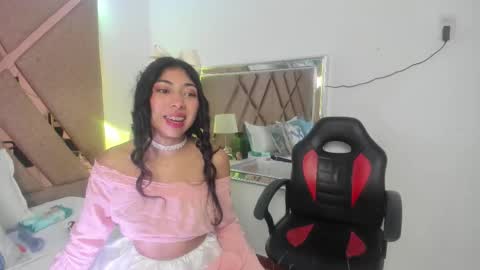 Emma online show from November 4, 1:34 pm