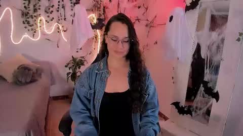 Snapshot of emmatorres9 chatting on October 22, 3:46 pm Emma Torres online show from October 22, 3:46 pm