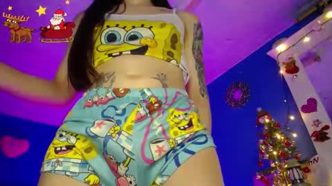 Snapshot of emmaxx7 chatting on December 10, 7:32 pm Emma  online show from December 10, 7:32 pm