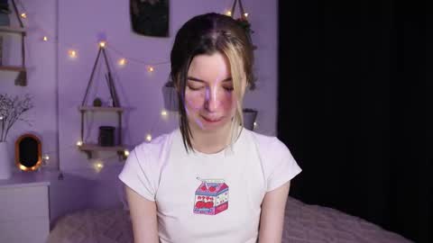 Snapshot of emmie_everly chatting on October 23, 7:26 pm emmie_everly online show from October 23, 7:26 pm