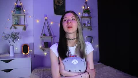 Snapshot of emmie_everly chatting on October 12, 9:27 pm emmie_everly online show from October 12, 9:27 pm