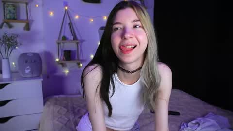 Snapshot of emmie_everly chatting on October 11, 8:45 pm emmie_everly online show from October 11, 8:45 pm