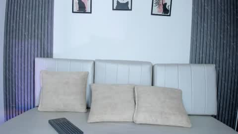 Emmy and Luna  online show from February 1, 10:51 pm