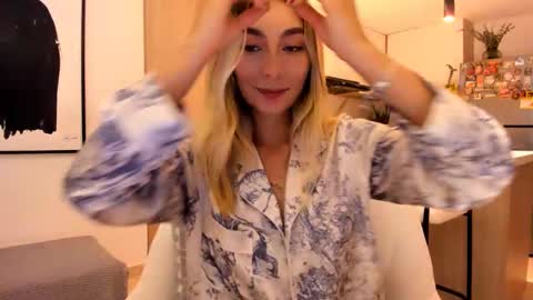 Snapshot of emyconneer chatting on February 15, 3:20 am emyconneer online show from February 15, 3:20 am