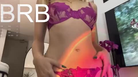 Snapshot of emyconneer chatting on September 19, 1:32 am emyconneer online show from September 19, 1:32 am