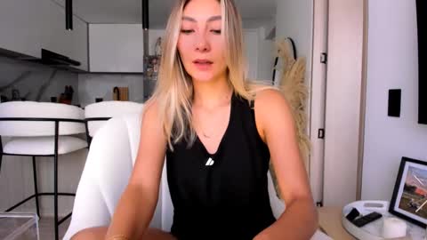 Snapshot of emyconneer chatting on January 25, 1:52 pm emyconneer online show from January 25, 1:52 pm