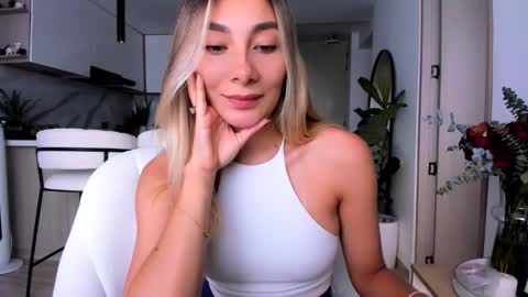 Snapshot of emyconneer chatting on February 19, 3:05 pm emyconneer online show from February 19, 3:05 pm