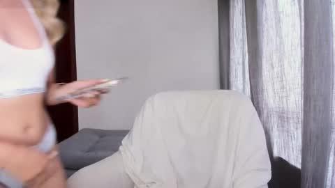 Snapshot of emyconneer chatting on October 21, 5:38 pm emyconneer online show from October 21, 5:38 pm