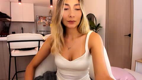 Snapshot of emyconneer chatting on March 3, 1:53 am emyconneer online show from March 3, 1:53 am