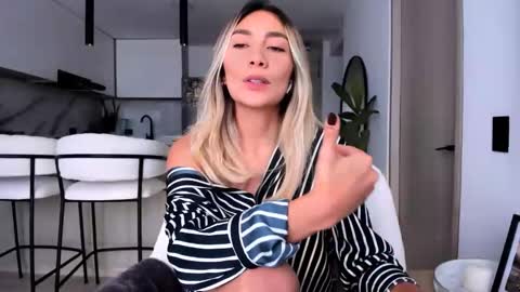 Snapshot of emyconneer chatting on February 22, 9:15 pm emyconneer online show from February 22, 9:15 pm