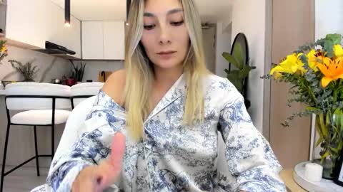 Snapshot of emyconneer chatting on February 13, 2:56 am emyconneer online show from February 13, 2:56 am