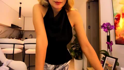 Snapshot of emyconneer chatting on March 1, 12:17 am emyconneer online show from March 1, 12:17 am