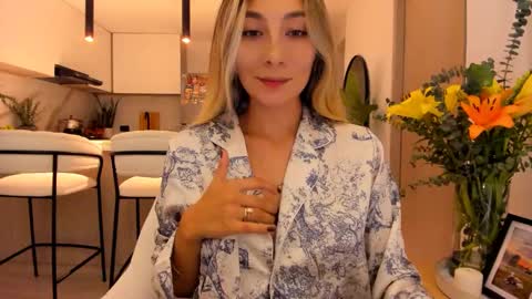 Snapshot of emyconneer chatting on February 12, 2:56 am emyconneer online show from February 12, 2:56 am